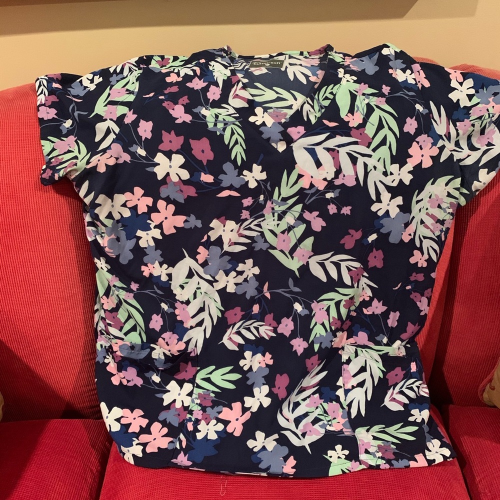 Scrub top - Picture 3 of 7
